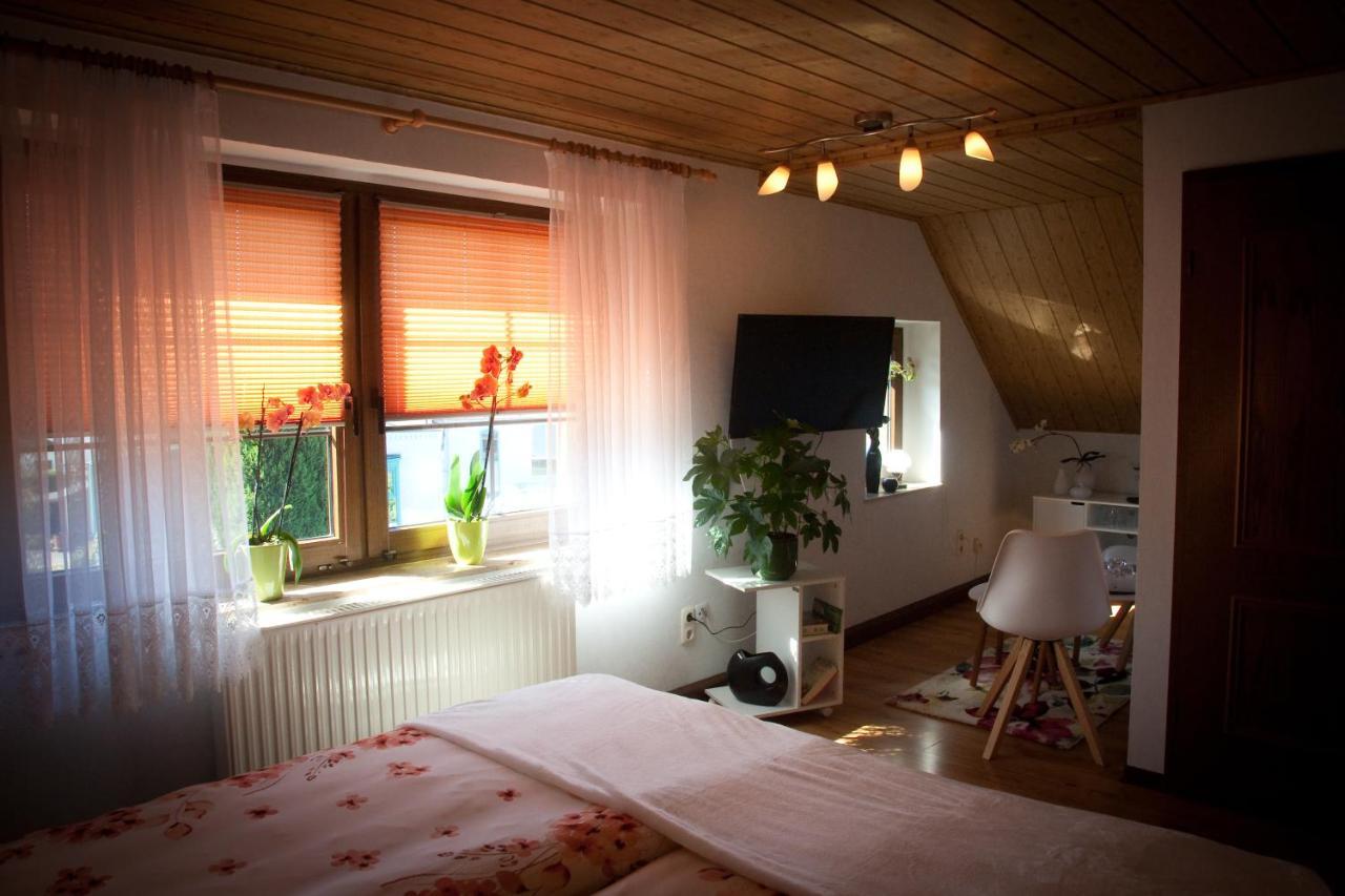 Gaestezimmer Im Gruenen Haus Appartement Thum Buitenkant foto