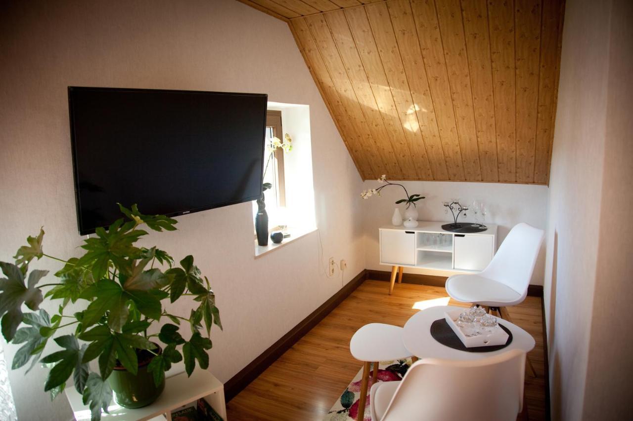 Gaestezimmer Im Gruenen Haus Appartement Thum Buitenkant foto